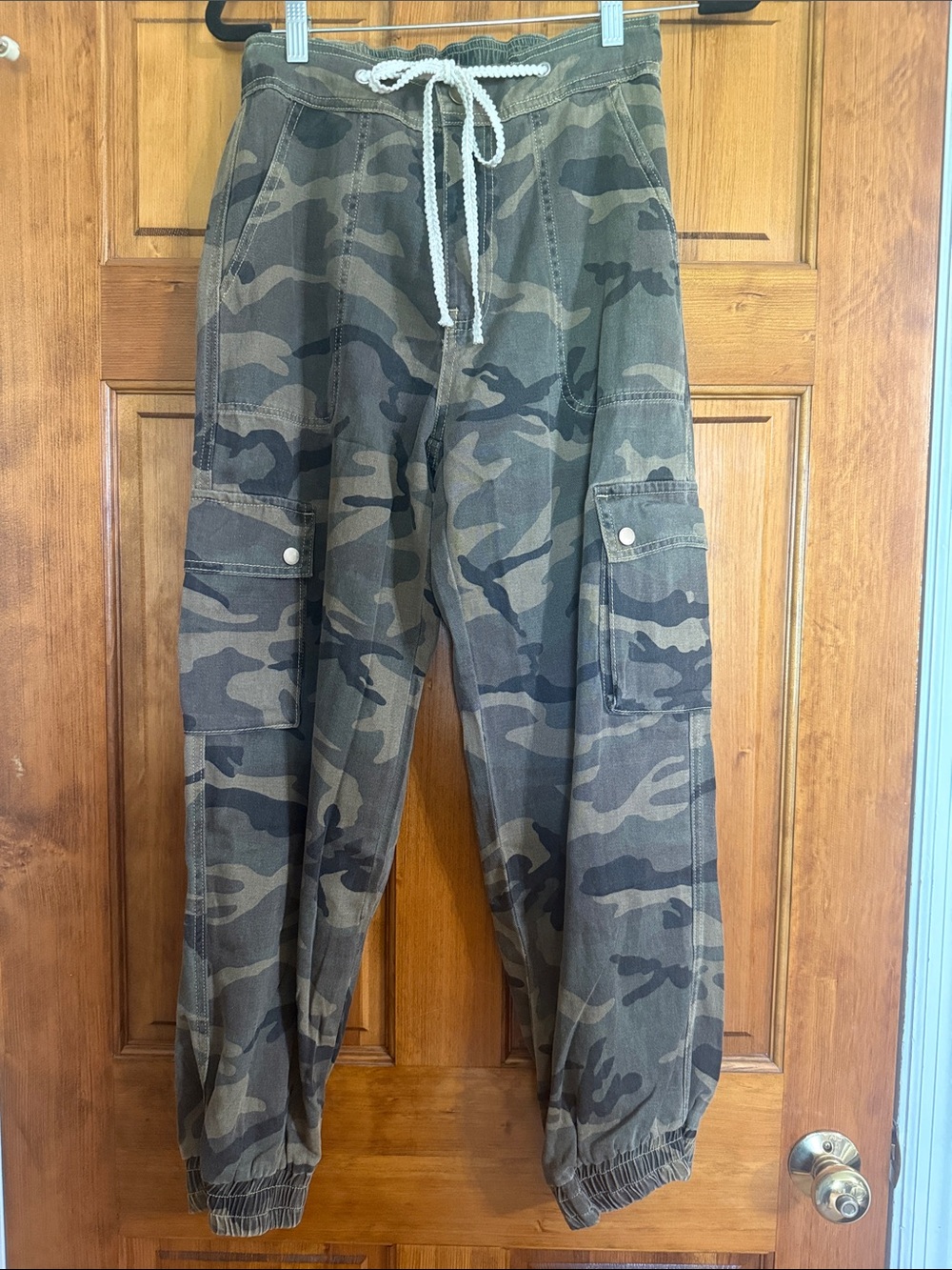 POL Women's Camo Cargo Joggers in Olive Green